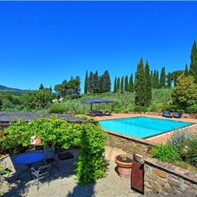 5 bedroom villa with pool and tennis court near San Gimignano, sleeps 10